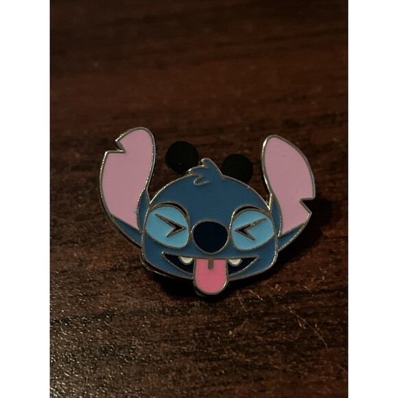 Disney Stitch Emoji Blitz Sticking Out Tongue Booster Trading Pin - Picture 1 of 4